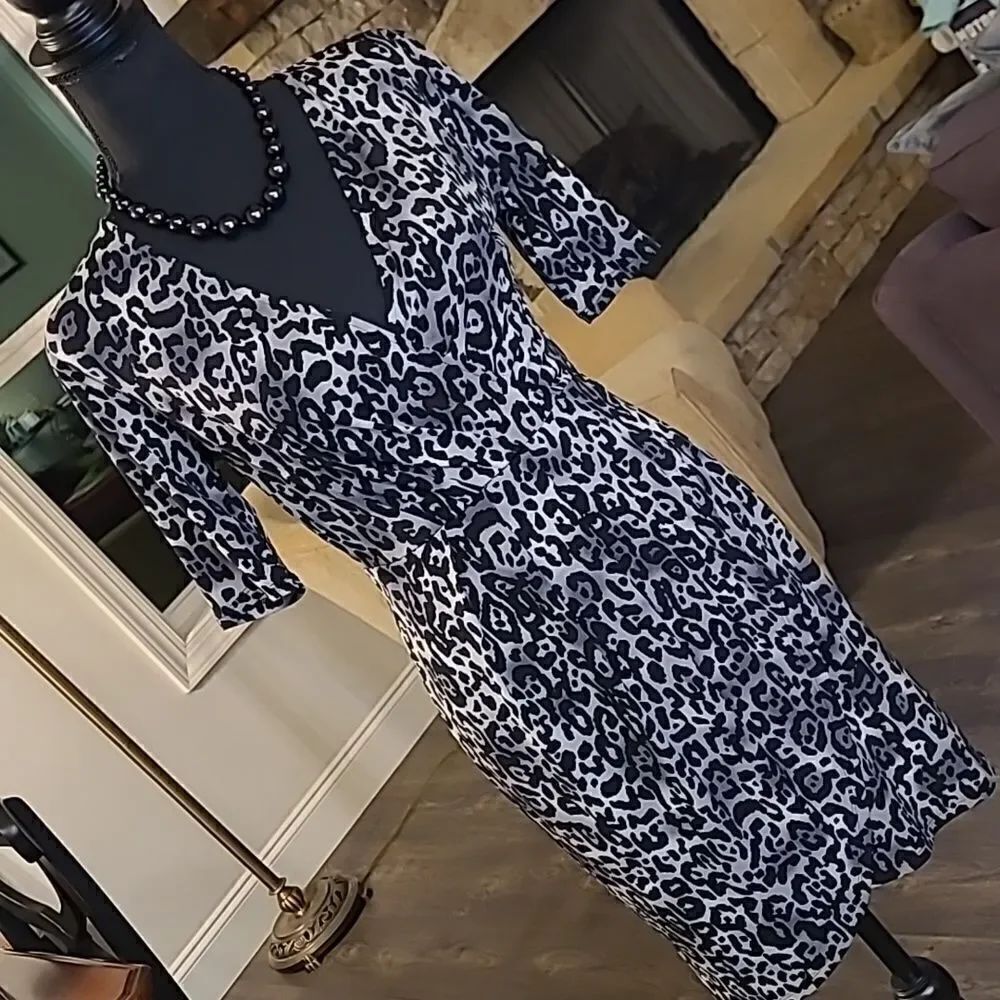 APT.9 sz XS animal print dress